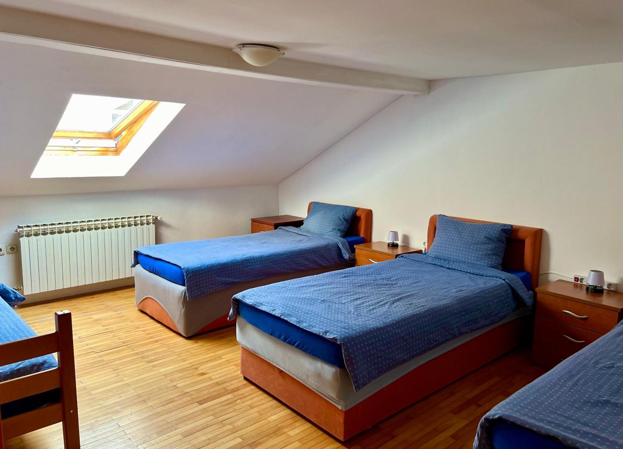 Hostel Alfar House *